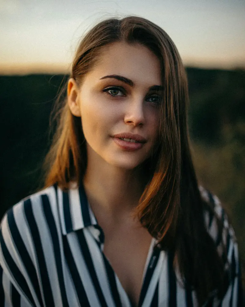 ritratto ambientato, luce naturale