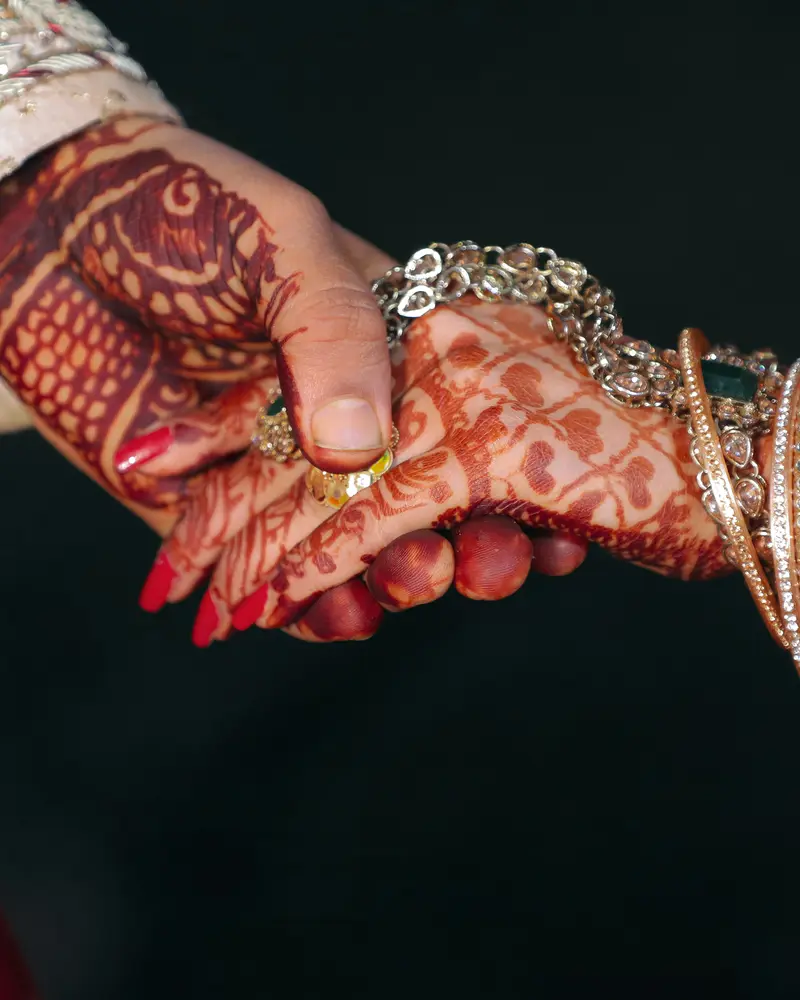 preparativi, sposa allo specchio